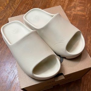 Adidas Yeezy slides